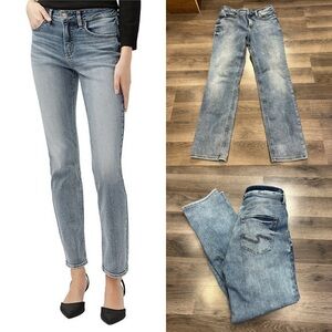 Silver denim Avery Straight 29W/ 31L jeans